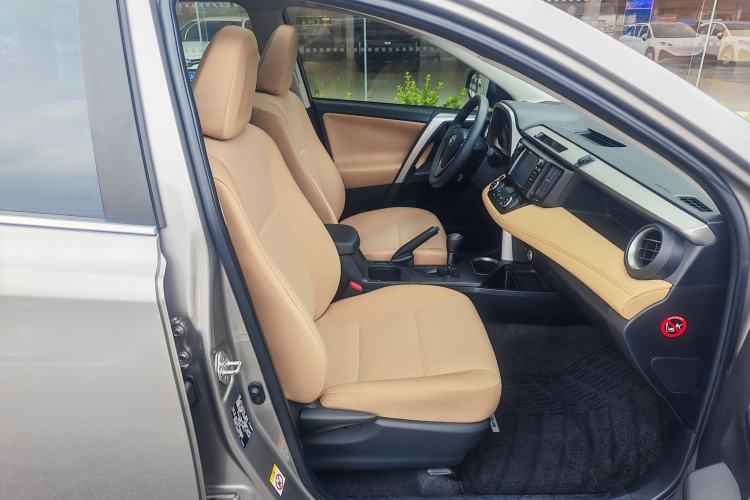 Used Toyota RAV4 2016 2.0L CVT Two-Wheel Drive Fashion Edition China V Standard Right Front Seat