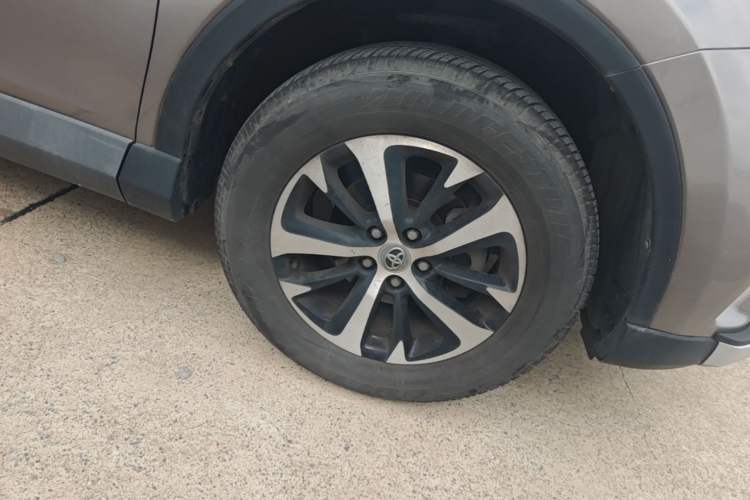 Used Toyota RAV4 2016 2.0L CVT Two-Wheel Drive Smart Edition China V Standard Right Front Wheel Hub