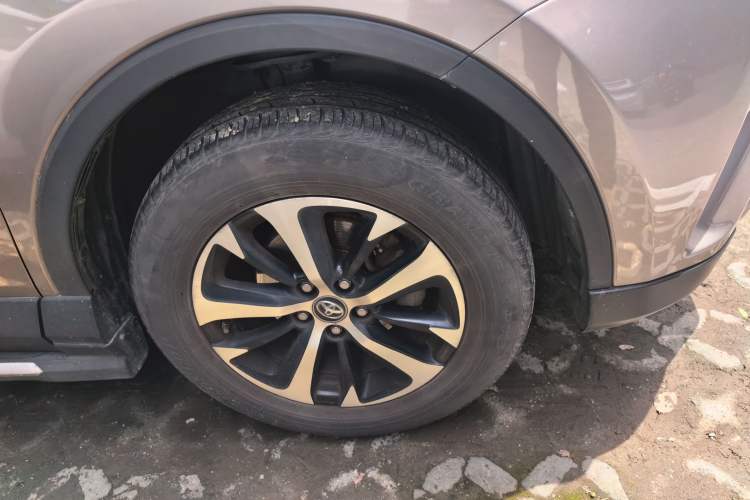 Used Toyota RAV4 2016 2.0L CVT Two-Wheel Drive Smart Edition China V Standard Right Front Wheel Hub