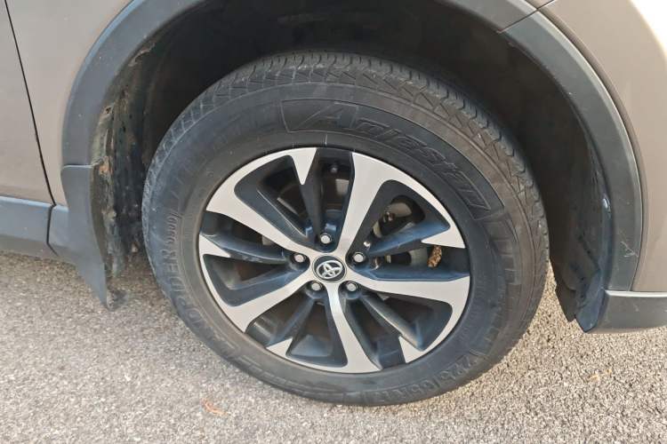 Used Toyota RAV4 2016 2.0L CVT Two-Wheel Drive Smart Edition China V Standard Right Front Wheel Hub