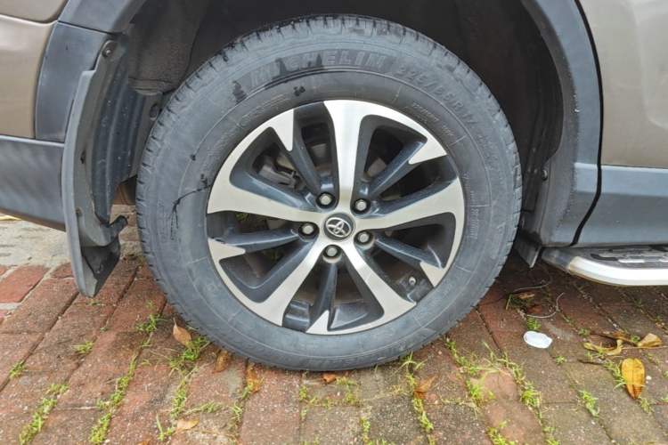 Used Toyota RAV4 2016 2.0L CVT Two-Wheel Drive Smart Edition China V Standard Right Rear Wheel Hub