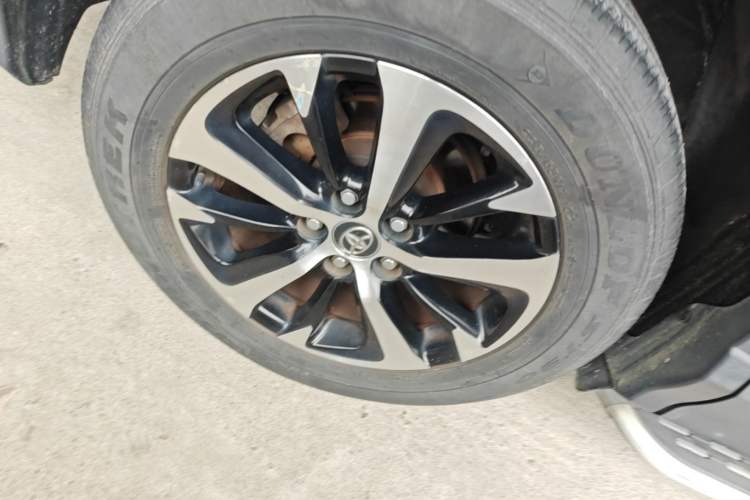 Used Toyota RAV4 2016 2.0L CVT Two-Wheel Drive Fashion Edition China V Standard Right Rear Wheel Hub