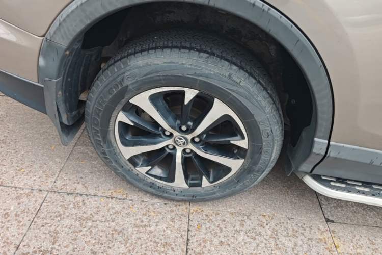 Used Toyota RAV4 2016 2.0L CVT Two-Wheel Drive Fashion Edition China V Standard Right Rear Wheel Hub