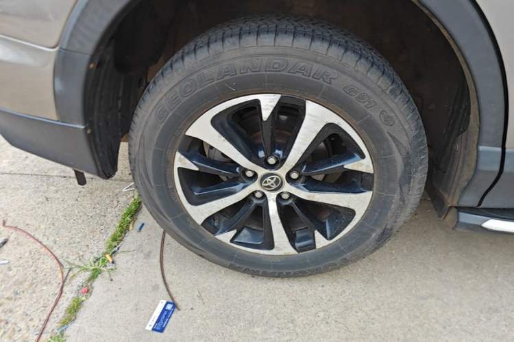 Used Toyota RAV4 2016 2.0L CVT Two-Wheel Drive Fashion Edition China V Standard Right Rear Wheel Hub