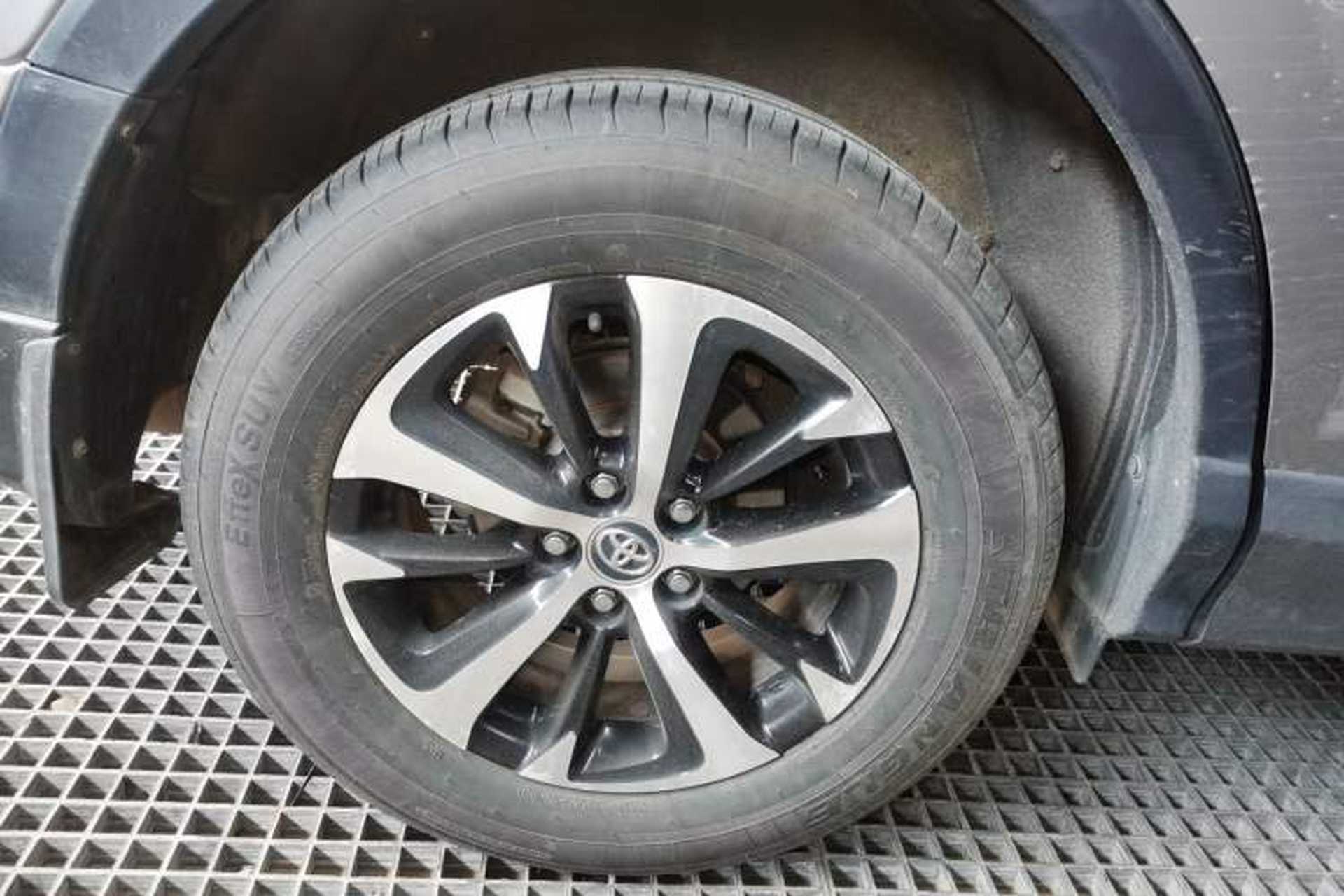 Used Toyota RAV4 2016 2.0L CVT Two-Wheel Drive Fashion Edition China V Standard Right Rear Wheel Hub
