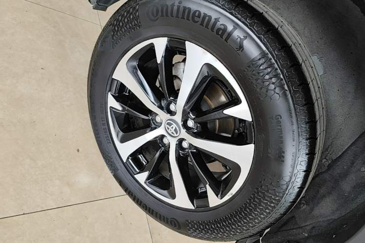 Used Toyota RAV4 2016 2.0L CVT Two-Wheel Drive Fashion Edition China V Standard Right Rear Wheel Hub