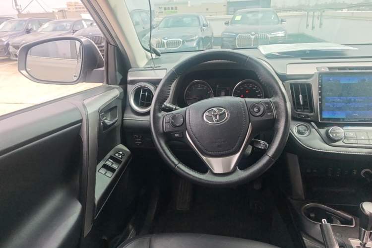 Used Toyota RAV4 2016 2.0L CVT Two-Wheel Drive Smart Edition China V Standard Steering Wheel