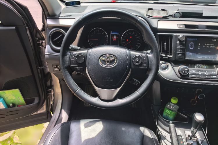 Used Toyota RAV4 2016 2.0L CVT Two-Wheel Drive Smart Edition China V Standard Steering Wheel