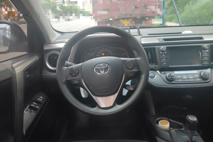 Used Toyota RAV4 2016 2.0L CVT Two-Wheel Drive Fashion Edition China V Standard Steering Wheel