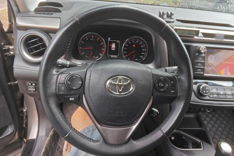 Used Toyota RAV4 2016 2.0L CVT Two-Wheel Drive Smart Edition China V Standard Steering Wheel