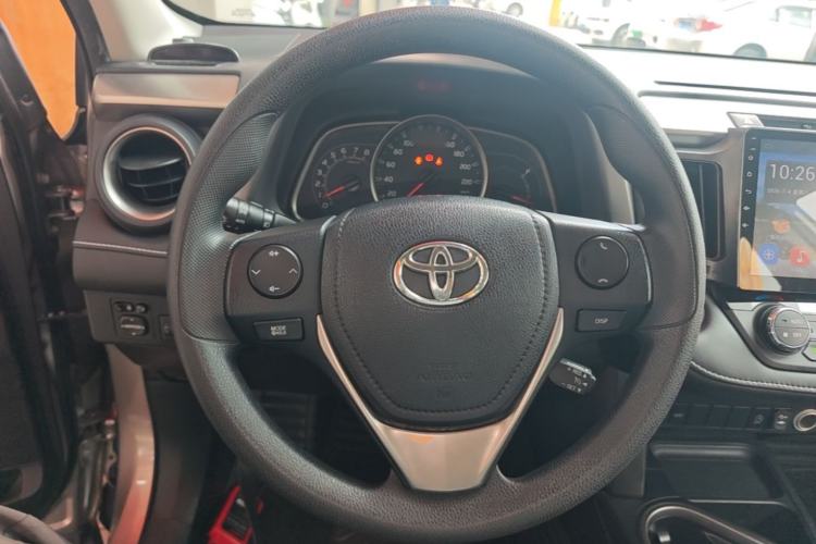 Used Toyota RAV4 2016 2.0L CVT Two-Wheel Drive Fashion Edition China V Standard Steering Wheel