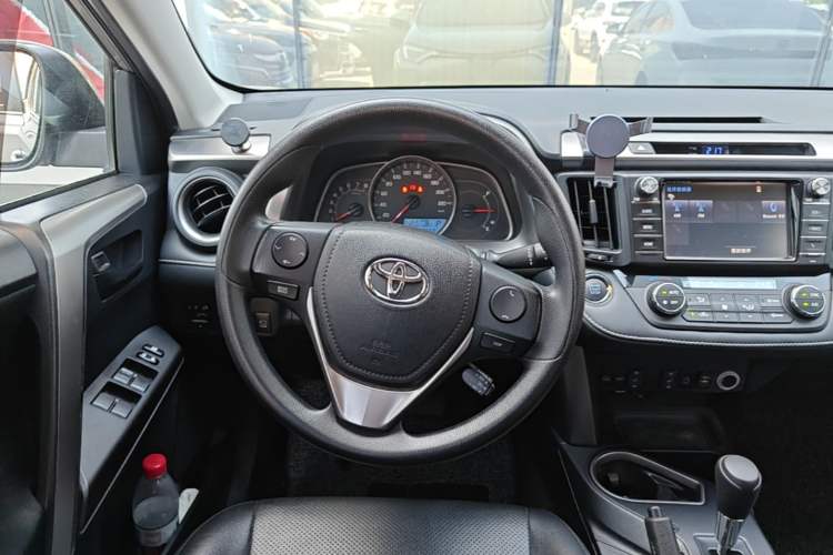Used Toyota RAV4 2016 2.0L CVT Two-Wheel Drive Comfort Edition China V Standard Steering Wheel