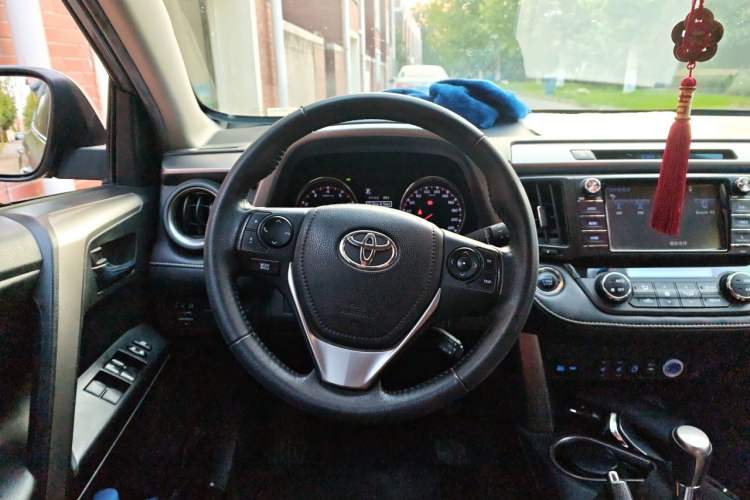 Used Toyota RAV4 2016 2.0L CVT Two-Wheel Drive Smart Edition China V Standard Steering Wheel