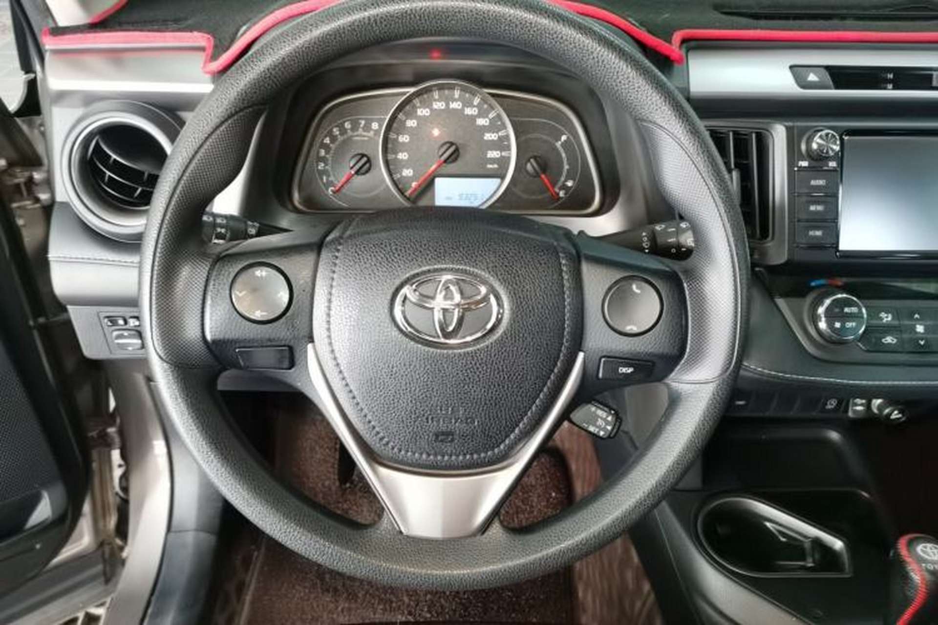 Used Toyota RAV4 2016 2.0L CVT Two-Wheel Drive Fashion Edition China V Standard Steering Wheel
