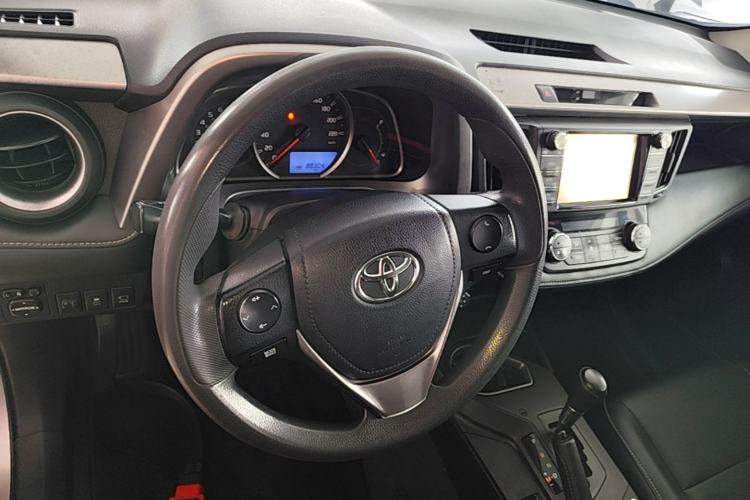 Used Toyota RAV4 2016 2.0L CVT Two-Wheel Drive Fashion Edition China V Standard Steering Wheel