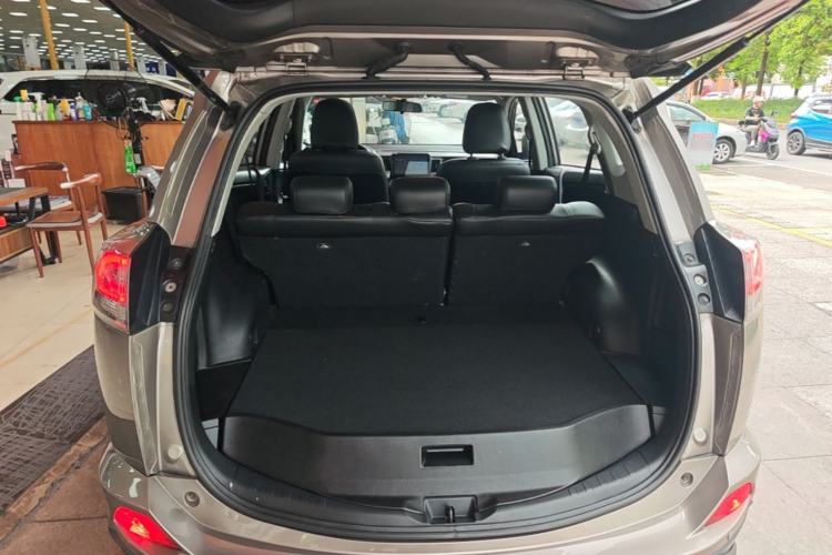 Used Toyota RAV4 2016 2.0L CVT Two-Wheel Drive Fashion Edition China V Standard Trunk