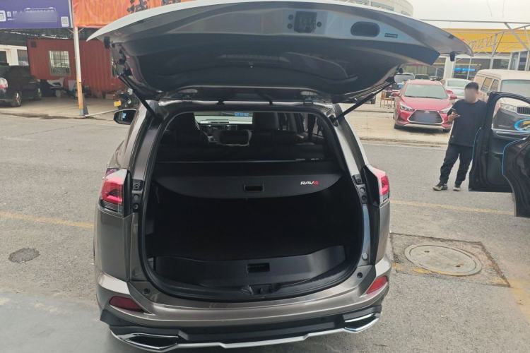 Used Toyota RAV4 2016 2.0L CVT Two-Wheel Drive Fashion Edition China V Standard Trunk