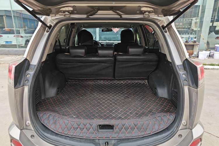 Used Toyota RAV4 2016 2.0L CVT Two-Wheel Drive Fashion Edition China V Standard Trunk