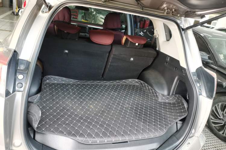 Used Toyota RAV4 2016 2.0L CVT Two-Wheel Drive Fashion Edition China V Standard Trunk