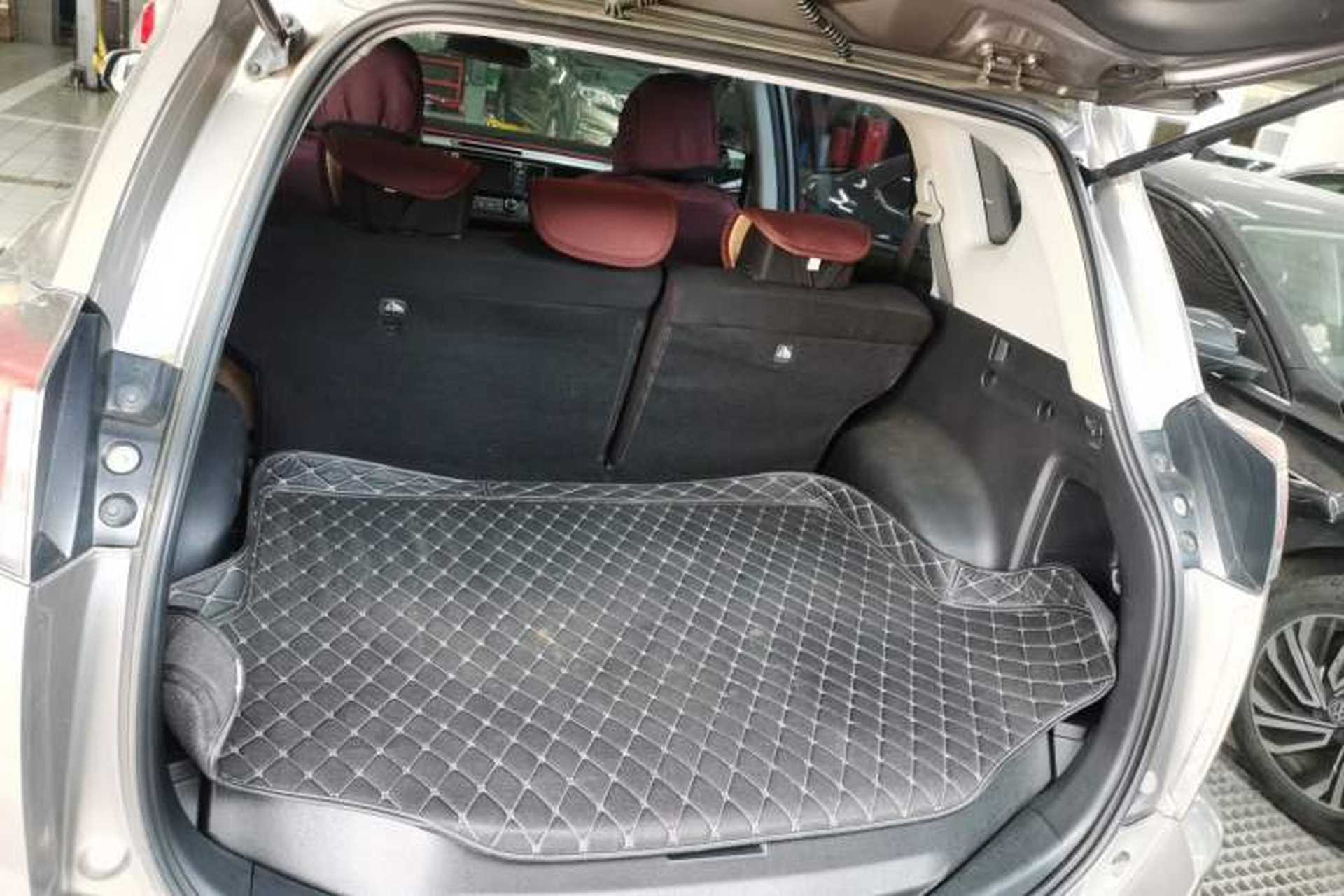 Used Toyota RAV4 2016 2.0L CVT Two-Wheel Drive Fashion Edition China V Standard Trunk