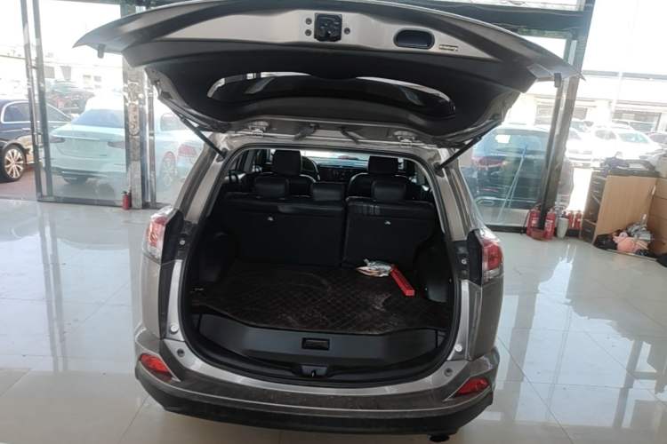 Used Toyota RAV4 2016 2.0L CVT Two-Wheel Drive Fashion Edition China V Standard Trunk