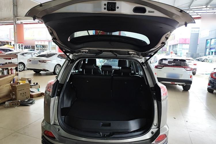 Used Toyota RAV4 2016 2.0L CVT Two-Wheel Drive Fashion Edition China V Standard Trunk