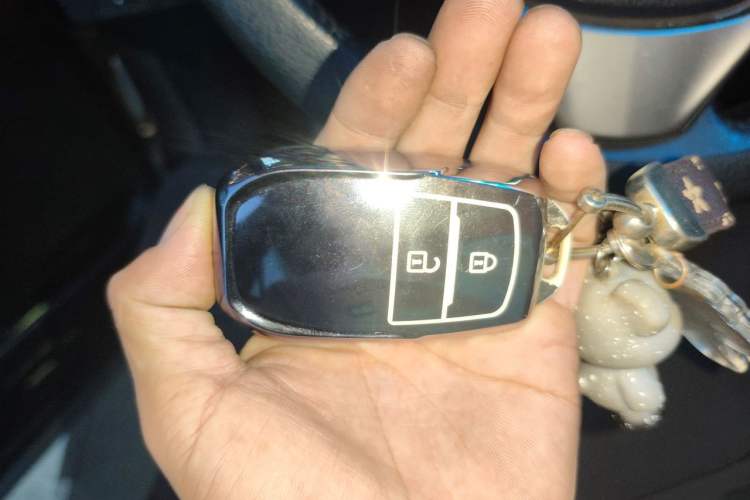 Used Toyota RAV4 2016 2.0L CVT Two-Wheel Drive Smart Edition China V Standard Vehicle Key