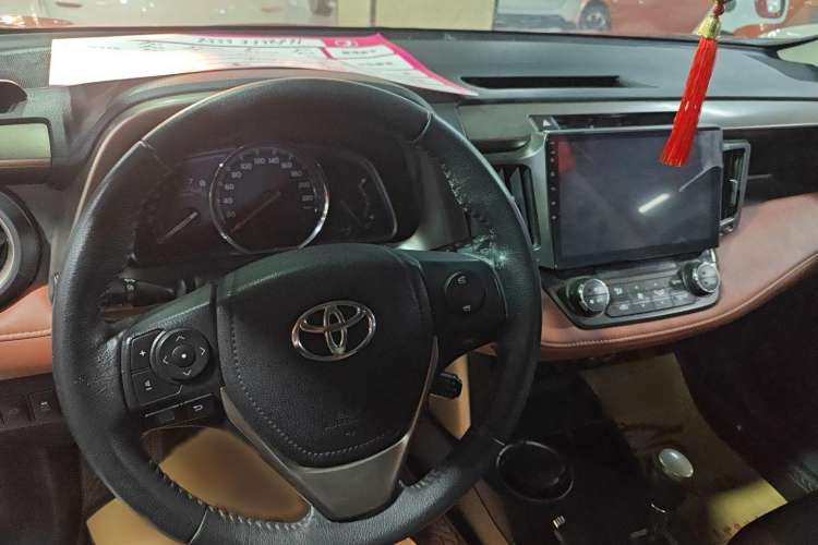 Used Toyota RAV4 2016 2.5L Automatic 4x4 Elite Edition Interior 3