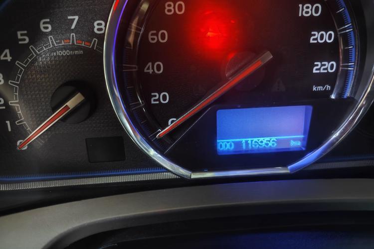 Used Toyota RAV4 2016 2.5L Automatic 4x4 Elite Edition Odometer Close Up