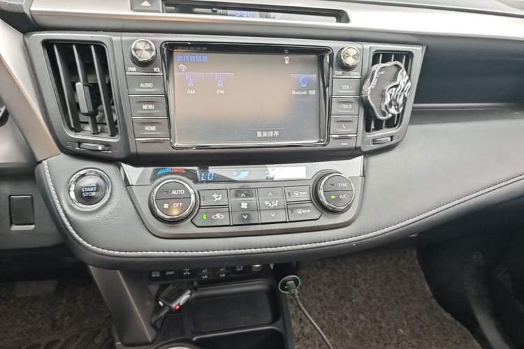 Used Toyota RAV4 2016 2.5L Automatic 4x4 Elite Edition Audio And AC Panel
