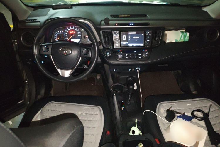 Used Toyota RAV4 2016 2.0L CVT Two-Wheel Drive Fashion Edition China V Standard Center Console