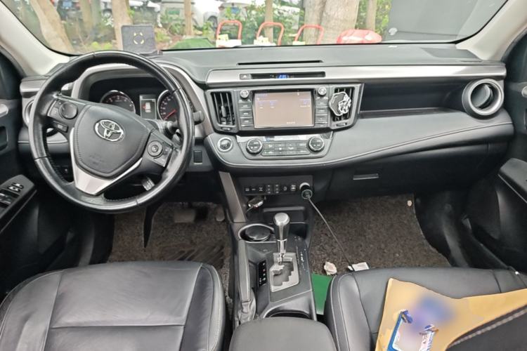 Used Toyota RAV4 2016 2.5L Automatic 4x4 Elite Edition Center Console
