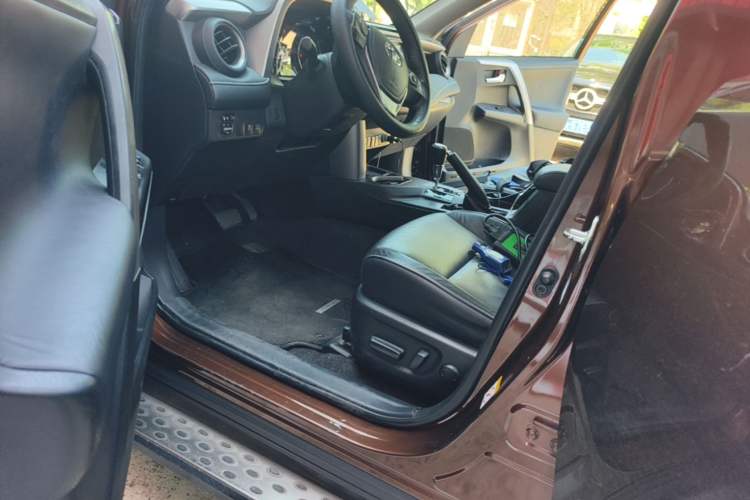 Used Toyota RAV4 2016 2.0L CVT Two-Wheel Drive Smart Edition China V Standard Driver Seat