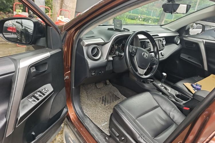 Used Toyota RAV4 2016 2.5L Automatic 4x4 Elite Edition Driver Seat