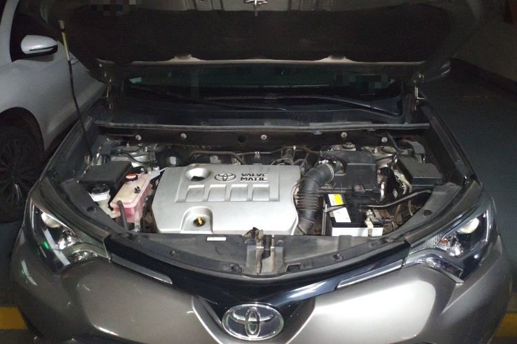 Used Toyota RAV4 2016 2.0L CVT Two-Wheel Drive Fashion Edition China V Standard Engine Bay