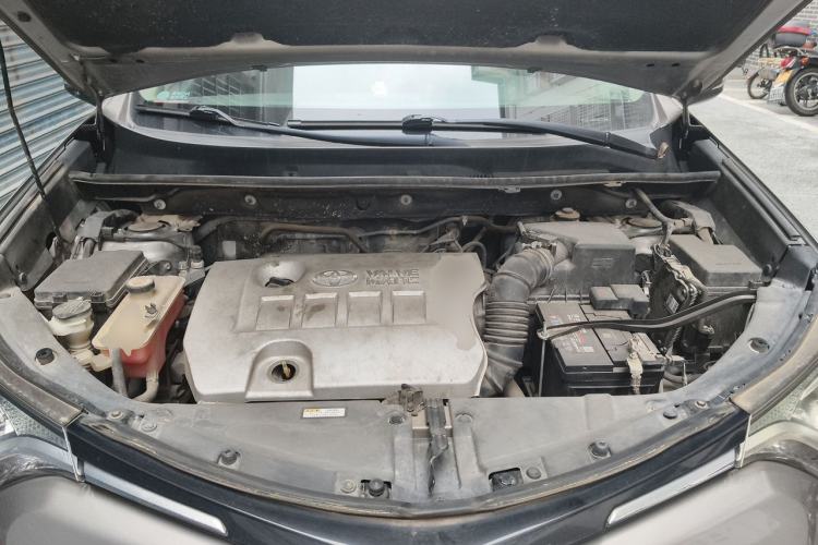 Used Toyota RAV4 2016 2.0L CVT Two-Wheel Drive Urban Edition China V Standard Engine Bay