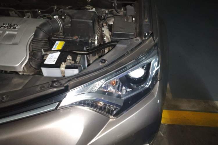 Used Toyota RAV4 2016 2.0L CVT Two-Wheel Drive Fashion Edition China V Standard Engine Bay Left