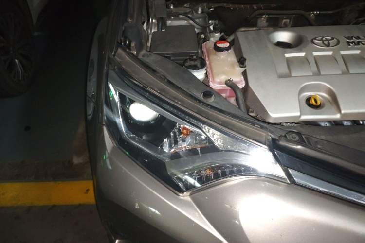 Used Toyota RAV4 2016 2.0L CVT Two-Wheel Drive Fashion Edition China V Standard Engine Bay Right