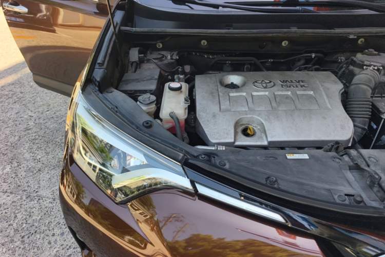 Used Toyota RAV4 2016 2.0L CVT Two-Wheel Drive Smart Edition China V Standard Engine Bay Right
