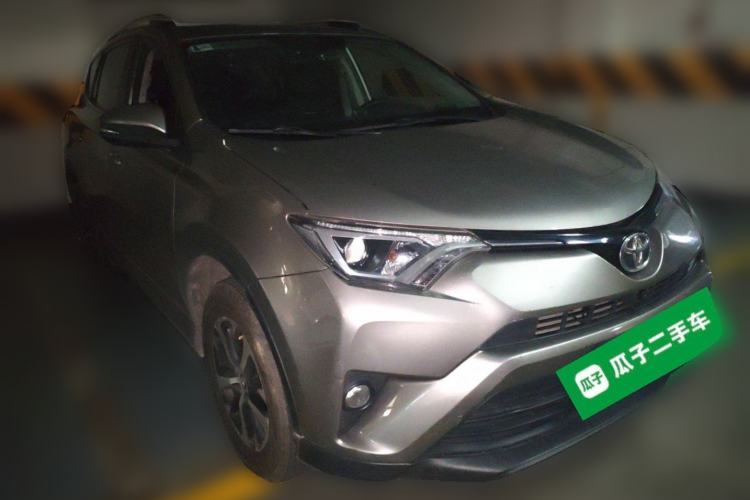 Used Toyota RAV4 2016 2.0L CVT Two-Wheel Drive Fashion Edition China V Standard Front Right 45 Deg