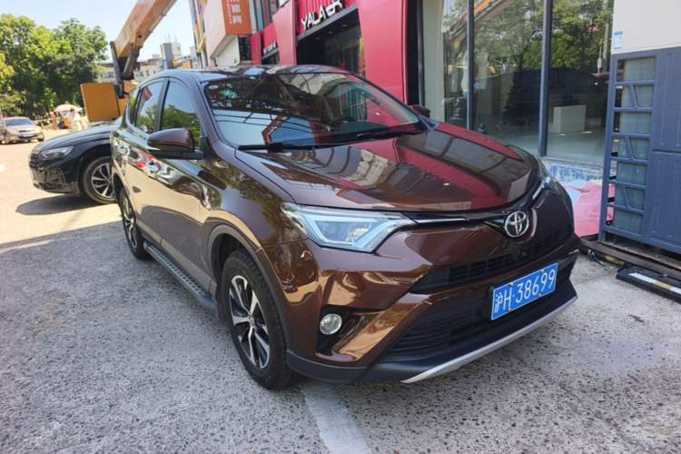 Used Toyota RAV4 2016 2.0L CVT Two-Wheel Drive Smart Edition China V Standard Front Right 45 Deg