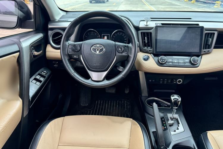 Used Toyota RAV4 2016 2.0L CVT Two-Wheel Drive Smart Edition China V Standard Interior 4