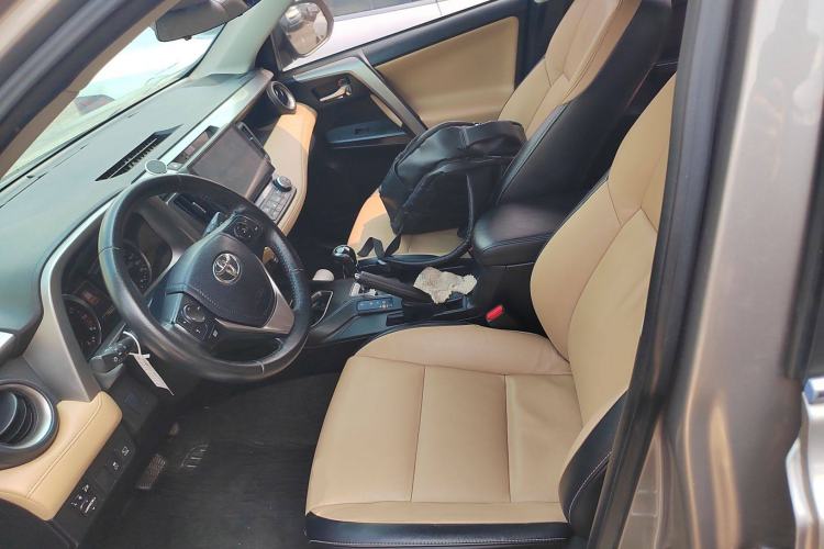 Used Toyota RAV4 2016 2.0L CVT Two-Wheel Drive Smart Edition China V Standard Left Front Seat