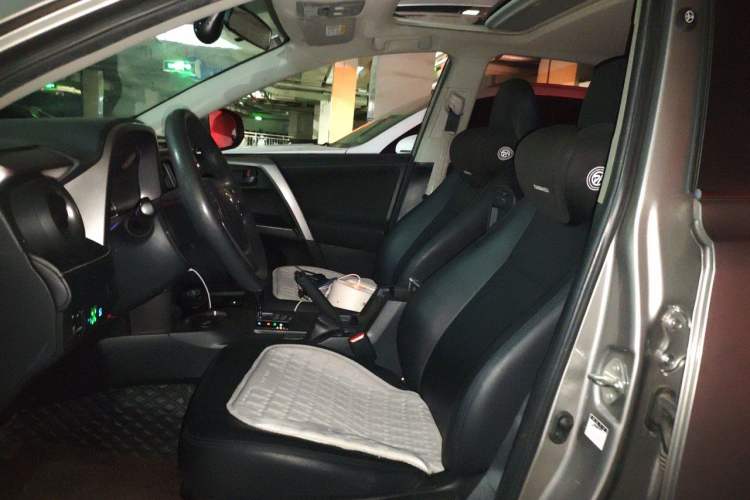 Used Toyota RAV4 2016 2.0L CVT Two-Wheel Drive Fashion Edition China V Standard Left Front Seat