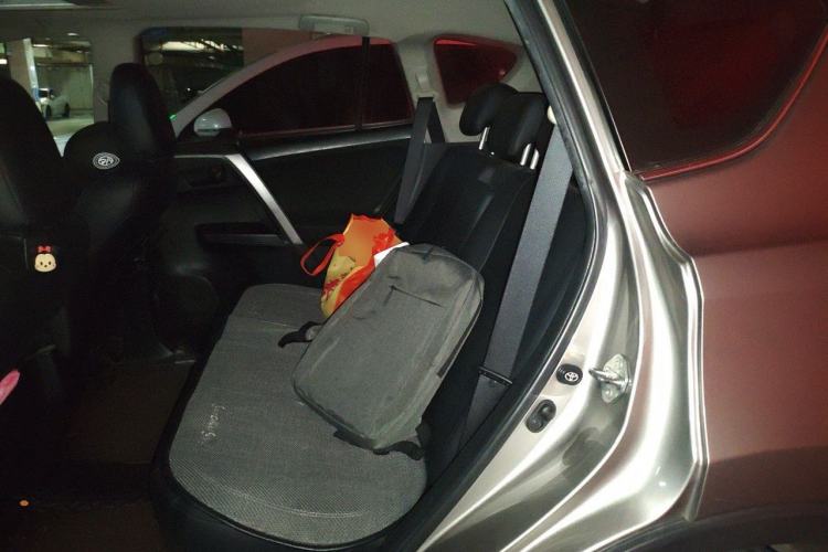 Used Toyota RAV4 2016 2.0L CVT Two-Wheel Drive Fashion Edition China V Standard Left Rear Seat