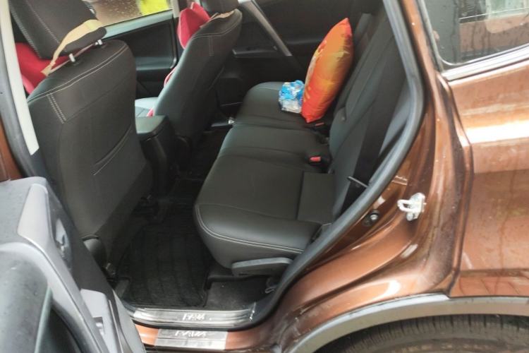 Used Toyota RAV4 2016 2.0L CVT Two-Wheel Drive Fashion Edition China V Standard Left Rear Seat