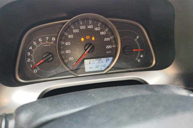 Used Toyota RAV4 2016 2.0L CVT Two-Wheel Drive Fashion Edition China V Standard Odometer Close Up
