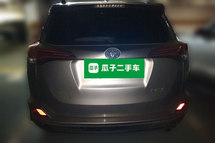 Used Toyota RAV4 2016 2.0L CVT Two-Wheel Drive Fashion Edition China V Standard Rear