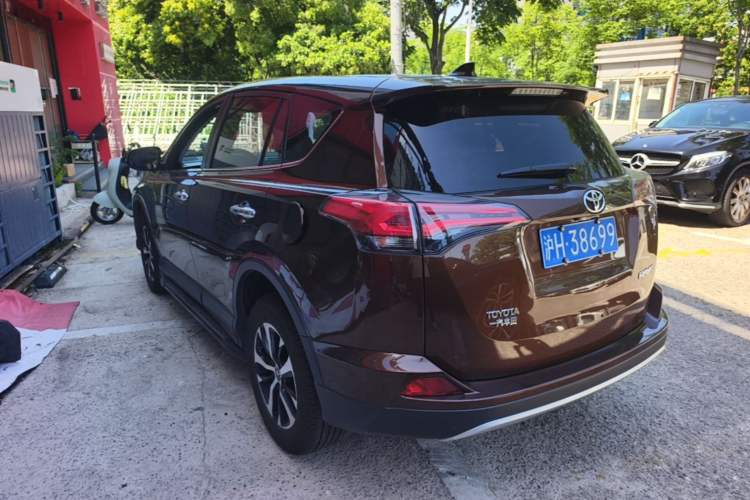 Used Toyota RAV4 2016 2.0L CVT Two-Wheel Drive Smart Edition China V Standard Rear Left 45 Deg