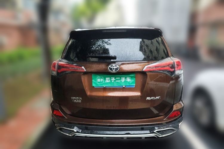 Used Toyota RAV4 2016 2.0L CVT Two-Wheel Drive Fashion Edition China V Standard Rear